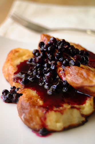 Yummy Link: French Toast with Homemade Blueberry Syrup Yummy Link: French Toast with Homemade Blueberry Syrup