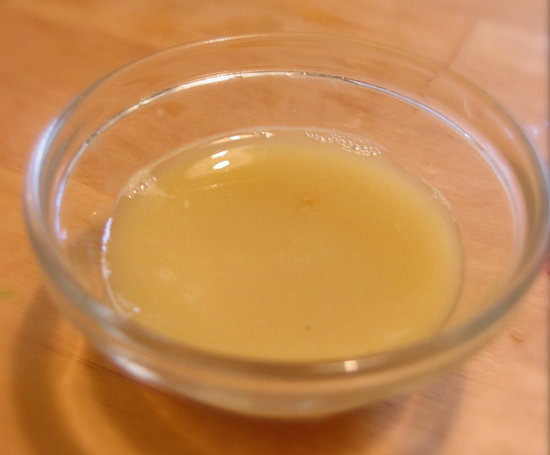 Fresh-squeezed ginger juice Fresh-squeezed ginger juice