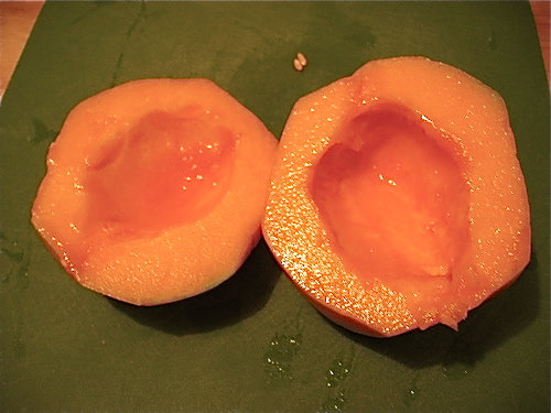 To get rid of every last seed, rinse the inside of the cantaloupe, then pat it dry.
To get rid of every last seed, rinse the inside of the cantaloupe, then pat it dry.