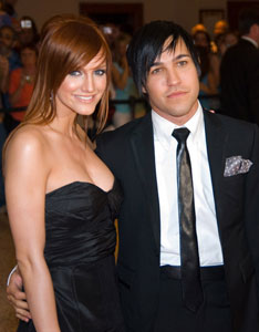 Ashlee Simpson And Pete Wentz Are Married.
