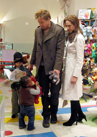 jolie_pitt_061208_33