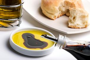 Yummy Links: From Balsamic Vinegar to Food Waste