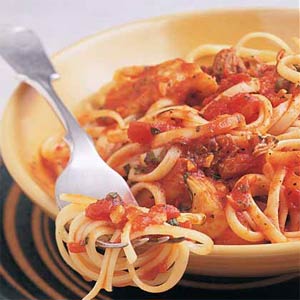 Fast & Easy Dinner: Linguine With Clams and Artichokes in Red Sauce Fast & Easy Dinner: Linguine With Clams and Artichokes in Red Sauce