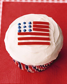 Red licorice laces double as the flag's stripes on this adorable cupcake.
Red licorice laces double as the flag's stripes on this adorable cupcake.