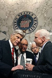 McCain Pledges to Appoint Democrats in a Cabinet of Rivals