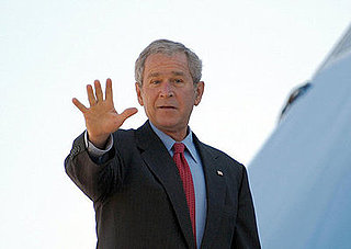 Bush Signs Order to Give Up White House Keys Nov. 4