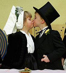 Six- and 7-Year-Old German Kids Set Out to Elope in Africa