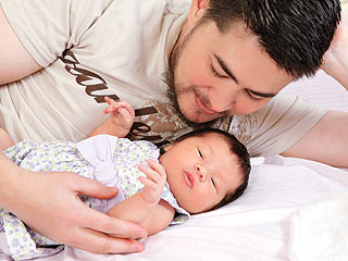 Lil Links: Formerly Pregnant Man Debuts Daughter
