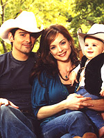 Lil Links: Brad and Kimberly Williams-Paisley Are Expecting!
