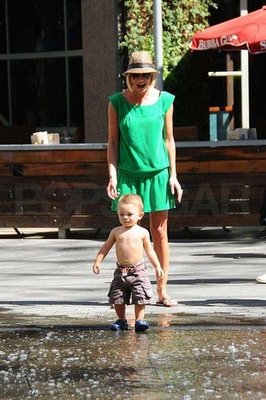 Dezi Shows Mommy Jamie Presley How to Have Summer Fun Dezi Shows Mommy Jamie Presley How to Have Summer Fun