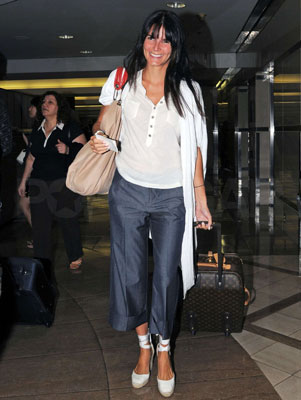 Mama-to-Be Angie Harmon Travels Sans Kids Mama-to-Be Angie Harmon Travels Sans Kids