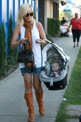 Stella Gets a Swingin' Ride From Mama Tori Stella Gets a Swingin' Ride From Mama Tori