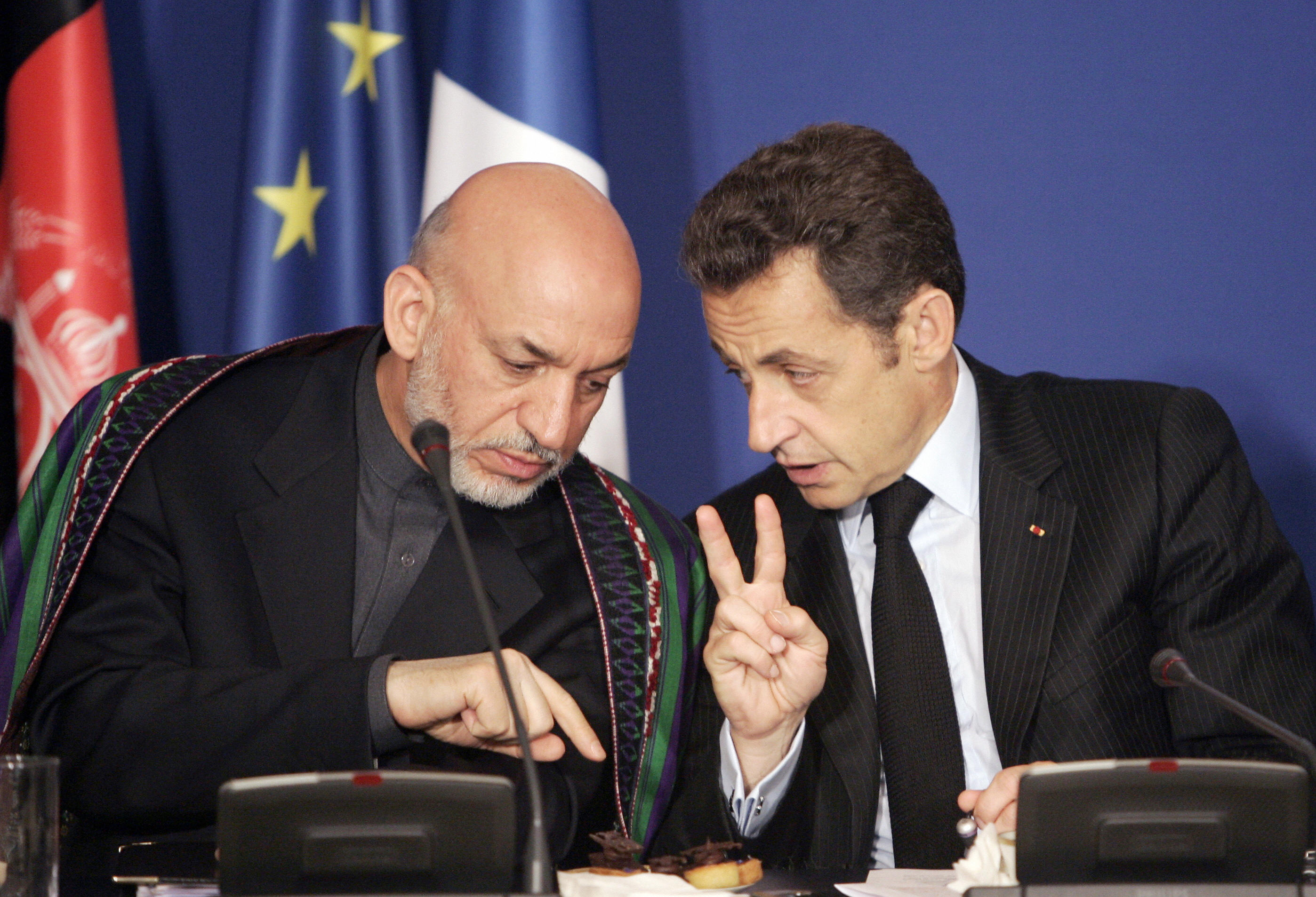 French President Nicolas Sarkozy chats with Afghan President Hamid Karzai. French President Nicolas Sarkozy chats with Afghan President Hamid Karzai.