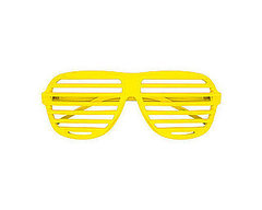 how to hide a sunglass tan