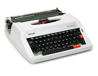 Manual Typewriter: Love It or Leave It? 
