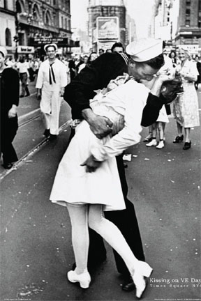 Nurse From Iconic Times Square Kiss Picture Revisits NYC