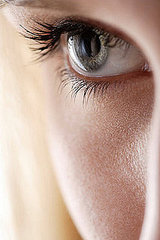 How to apply individual false eyelashes - quick beauty tip from BellaSugarUK