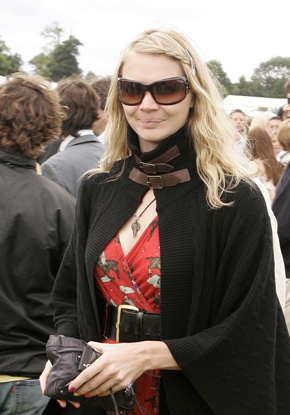 Autumn Fall Winter 2008 beauty Nail Varnish Polish Trend Alternating Nail Colours. Photo of Jodie Kidd and Christina Milian