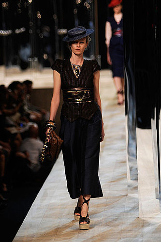 Marc Jacobs Wears Skirt, Shows Skirts for Spring 2009 Marc Jacobs Wears Skirt, Shows Skirts for Spring 2009