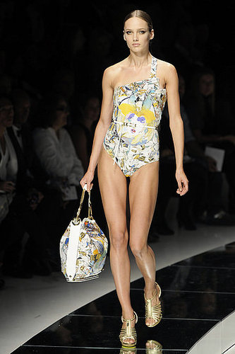 Julie Verhoeven Takes on the Medusa for Versace Spring 2009 Julie Verhoeven Takes on the Medusa for Versace Spring 2009