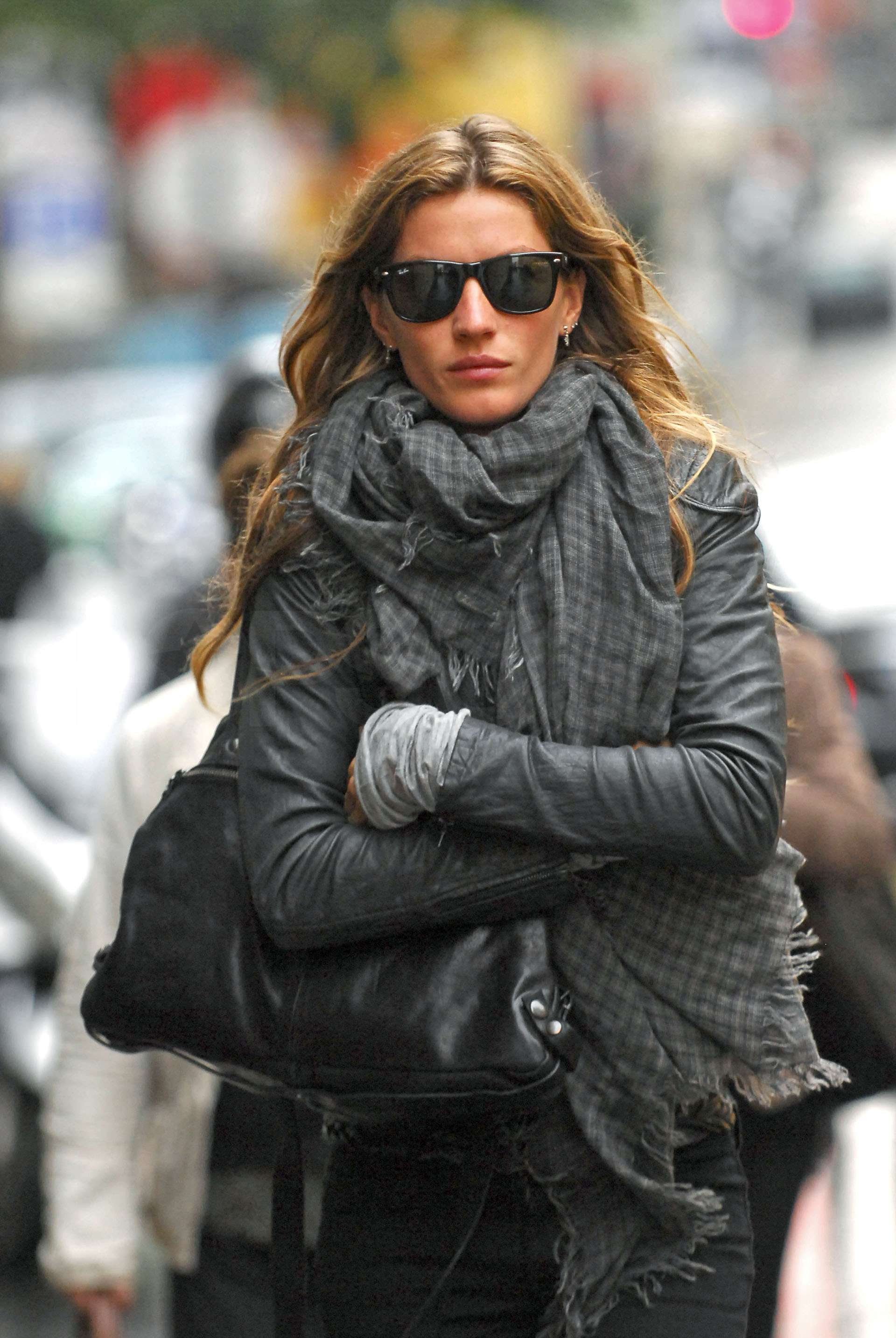 Gisele Bundchen Scores Dior Spring 2009 Gisele Bundchen Scores Dior Spring 2009