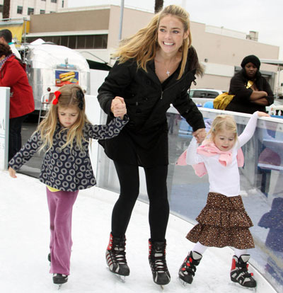 Skating Is Not Complicated For Denise Richards Skating Is Not Complicated For Denise Richards