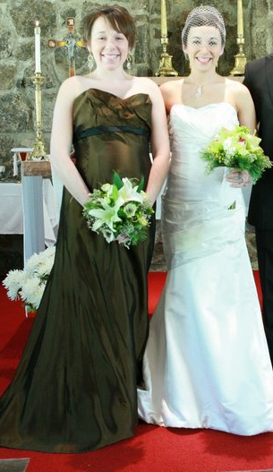 My sister's dress - notice the pregnant belly! :) My sister's dress - notice the pregnant belly! :)