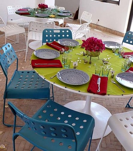 Cool Idea: a Tablecloth Sans a Skirt
