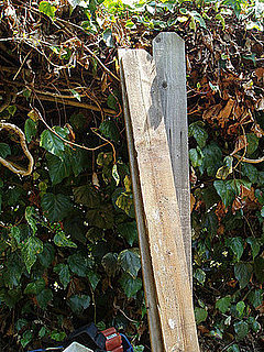 Make a Cheap and Sturdy DIY Vegetable Garden Box Out of Old Boards
