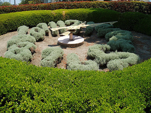 Cool Idea:  Topiary Clock 