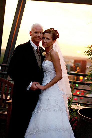 The happy couple with the perfect backdrop of the city and the setting sun