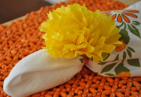 DIY: Vibrant Pom-Pom Napkin Rings DIY: Vibrant Pom-Pom Napkin Rings
