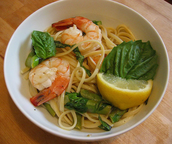  Linguine With Shrimp, Asparagus, and Basil