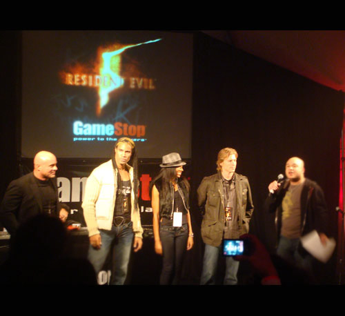 The actors that voiced <b>RE5's</b> characters were there to mingle with the gamers. The actors that voiced <b>RE5's</b> characters were there to mingle with the gamers.