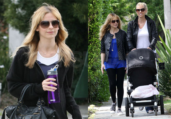 Pregnant Sarah Michelle Gellar in LA