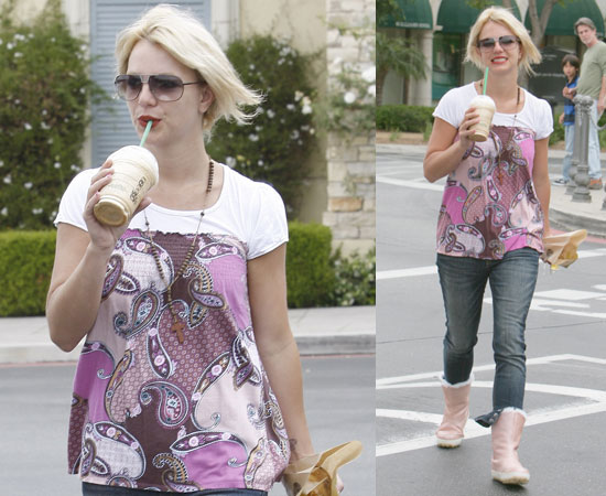 Britney Spears Hits Starbucks