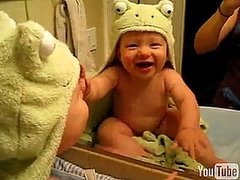 This Baby Is the Definition of Easily Amused This Baby Is the Definition of Easily Amused