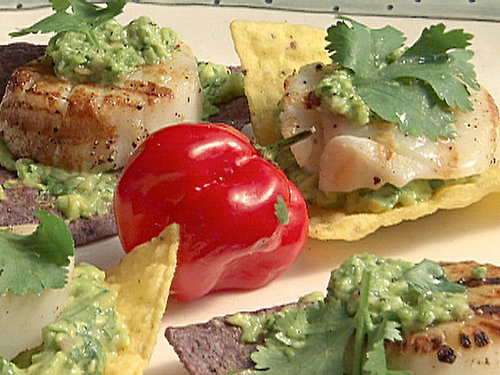 Grilled Scallops on Chips With Avocado Purée Grilled Scallops on Chips With Avocado Purée