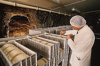 US Drops Proposed Tariffs on Roquefort Cheese