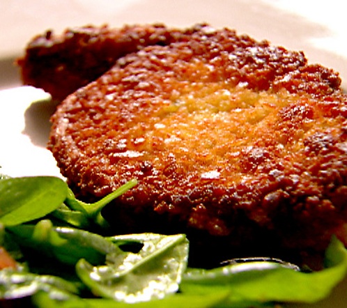 Fast & Easy Recipe for Crunch Pork Chops With Spinach Salad