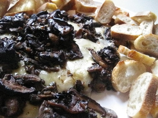 Baked Brie With Mushrooms