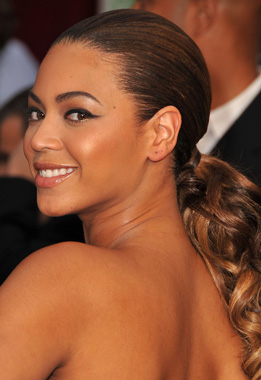 Beyoncé at Oscars 2009: Photo of Hair and Makeup