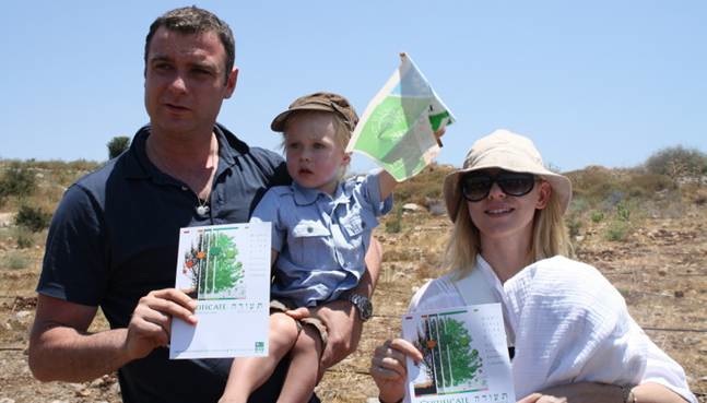 Liev Schreiber and Naomi Watts Plant Trees WIth Sacha and Kai Liev Schreiber and Naomi Watts Plant Trees WIth Sacha and Kai