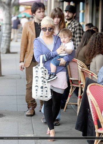 Christina Aguilera - Out and About with Family