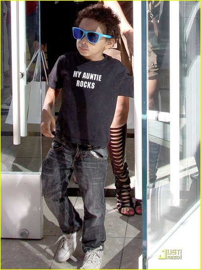 Beyonce shopping with her nephew
