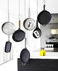 Casa Quickie: Hang 'Em and Leave 'Em