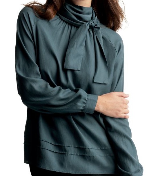 Gap European Collection Tie-Neck Pintuck Top: Love It or Hate It? Gap European Collection Tie-Neck Pintuck Top: Love It or Hate It?
