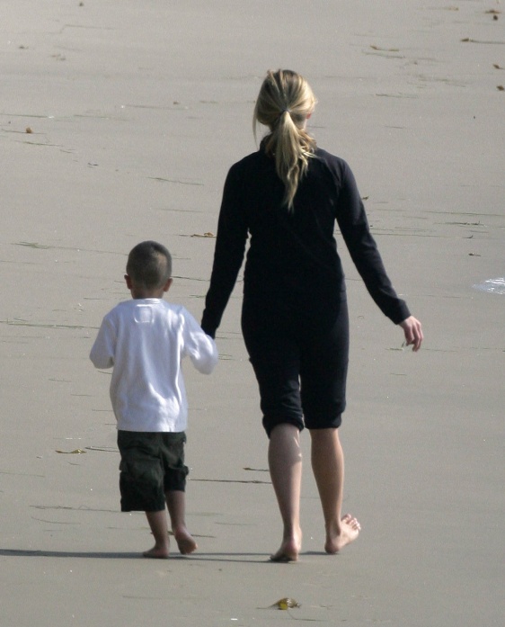 EXCLUSIVE: Reese Witherspoon Gives Deacon a Ride in Malibu EXCLUSIVE: Reese Witherspoon Gives Deacon a Ride in Malibu