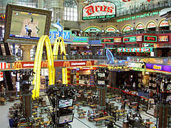 Ways to Eat Healthy in the Food Court at the Mall Ways to Eat Healthy in the Food Court at the Mall