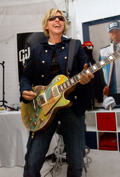 Ellen to Host "Idol Gives Back"